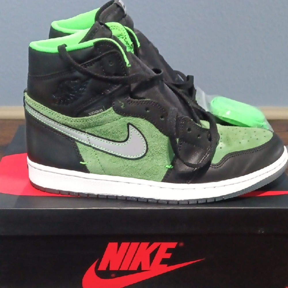 Nike Black and Green High-Top Sneakers - Picture 4 of 6